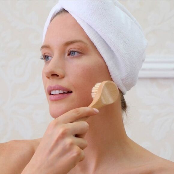 Daily concepts Dry Face Brush BNIB - Picture 2 of 4